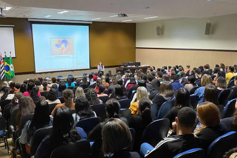 Capacitação reforça a importância dos auxiliares docentes na Rede Municipal de Ensino